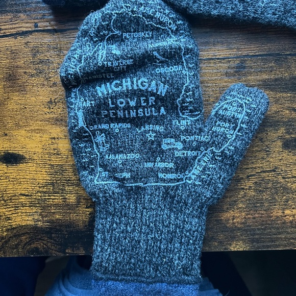 Michigan Mittens - Picture 3 of 4
